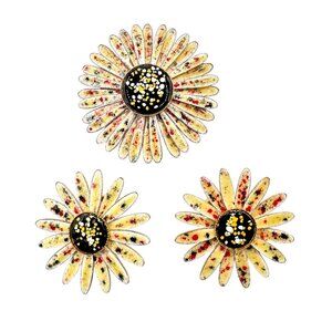 Vintage MCM Speckled Enamel Daisy Flower Brooch And Earrings Set